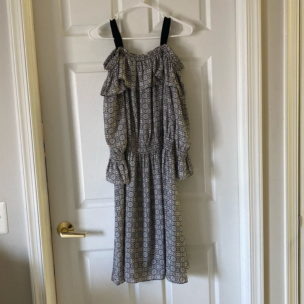 Black and white long sleeve dress